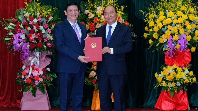 Thủ tướng trao Quyết định bổ nhiệm Bộ trưởng Bộ Y tế cho GS Nguyễn Thanh Long